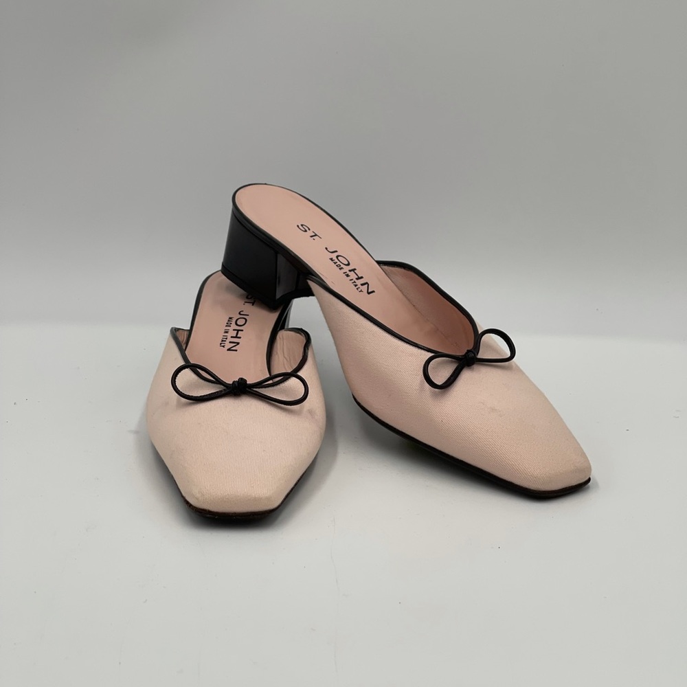 St. John low heel in palest pink